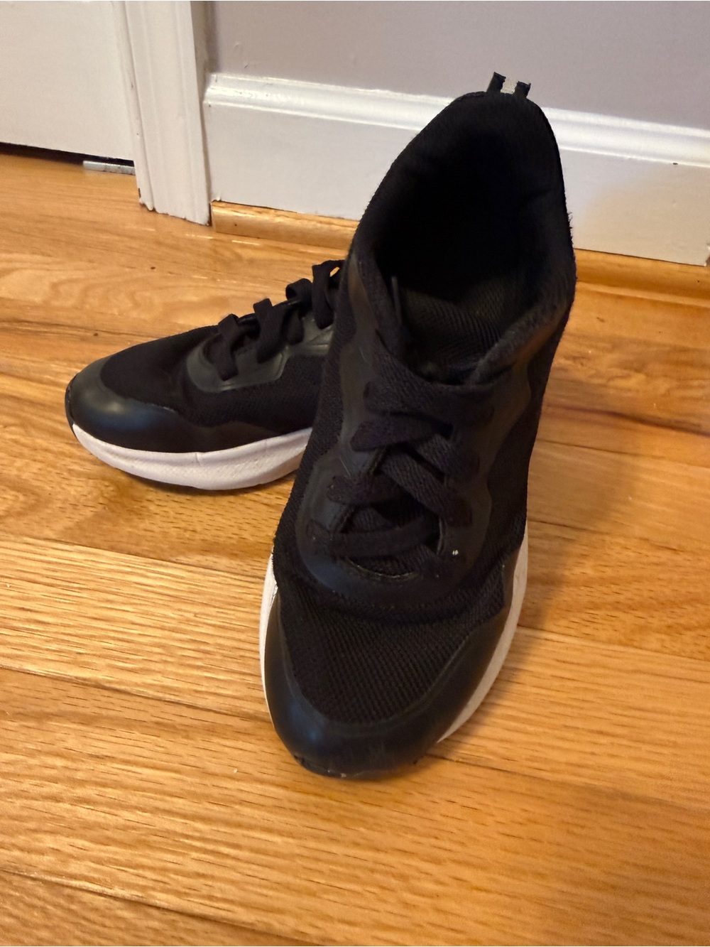 Black kids Athletic Sneakers - Classic Casual Trainer